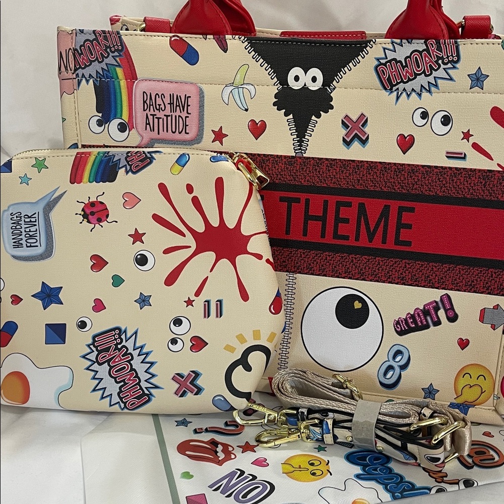 Theme Eye-Catching Red and Cream Tote - Picture 2 of 3